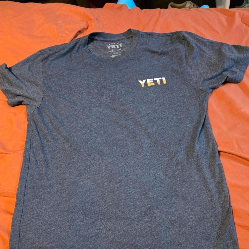Yeti‎ Tshirt